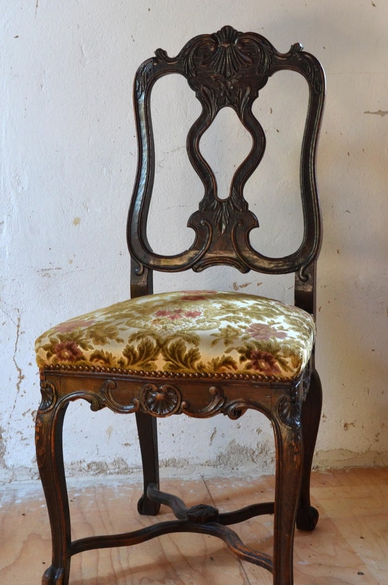 Sample of antique chair sold via auction